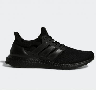 纯黑ULTRABOOST
