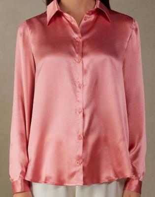 粉色丝质衬衫