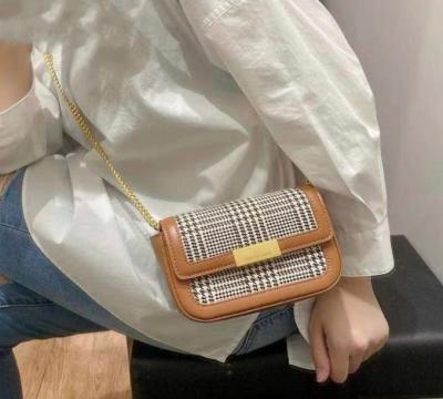 千鸟格链条斜挎包