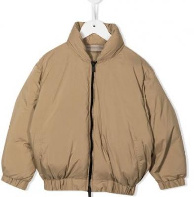 棕色棉服