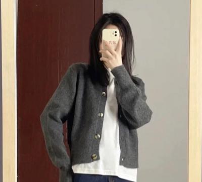 灰色针织开衫
