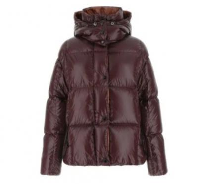 Moncler 酒红羽绒服