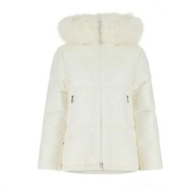 Moncler 白色羽绒服