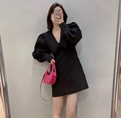 可爱泡泡袖小黑裙