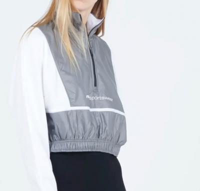 Nike灰白拼接上衣