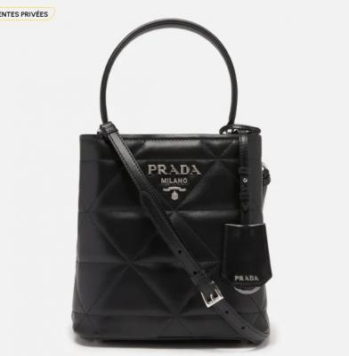 Prada三角纹包包