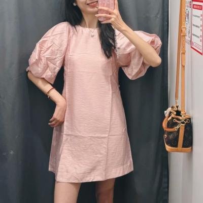 泡泡袖短款连衣裙