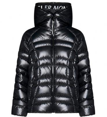 Moncler黑色羽绒服