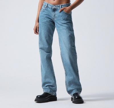 低腰直筒水洗牛仔裤