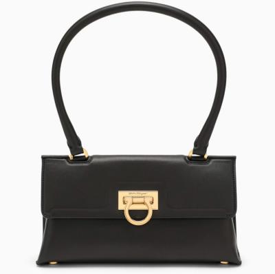 Ferragamo黑金腋下包