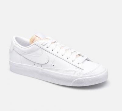 Nike白色运动鞋