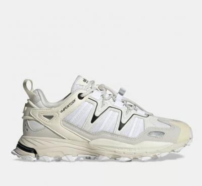 Adidas低帮运动鞋