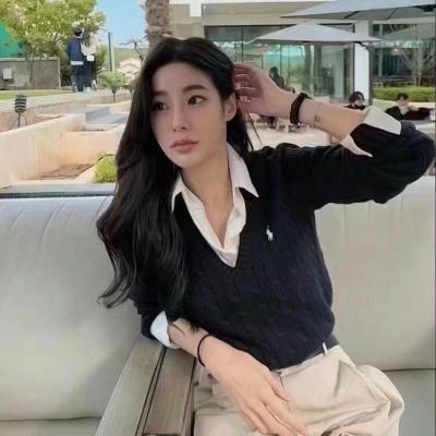 绞花针织羊毛V领毛衣