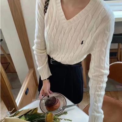 绞花针织羊毛V领毛衣