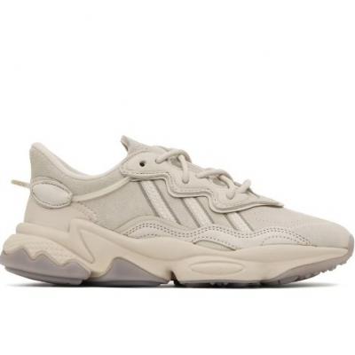 Adidas灰白色 Ozweego 运动鞋