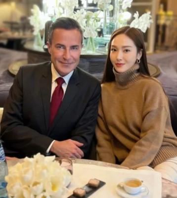 郑秀妍Jessica 同款Max Mara针织衫