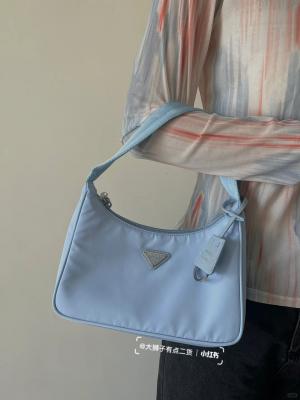 Prada hobo2000 Re-Edition 婴儿蓝