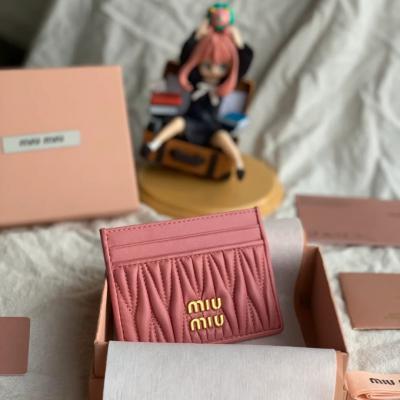 MiuMiu粉色褶皱卡包