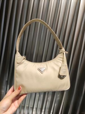 Prada Re-Edition 2000腋下包米色