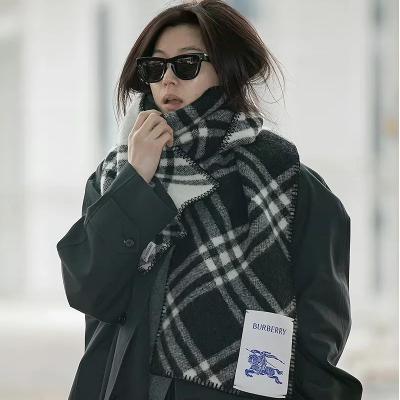 Burberry羊毛围巾