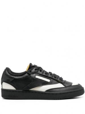 Margiela 联名款运动鞋