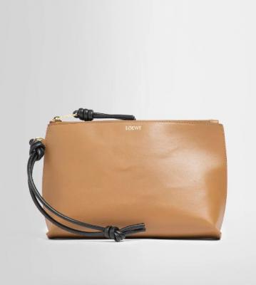 LOEWE 手拿包