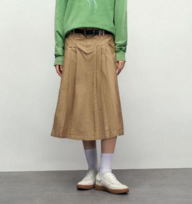 卡其色连衣裙