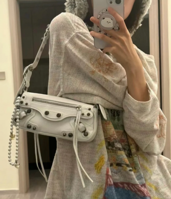 巴黎世家Le Cagole Xs Sling 法棍包