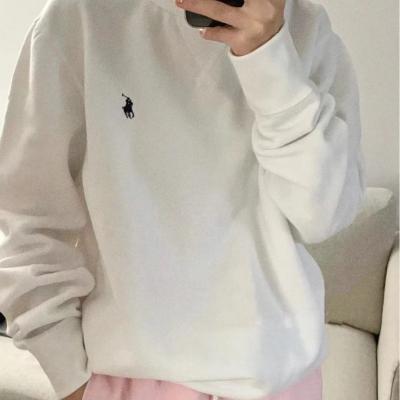白色连帽卫衣