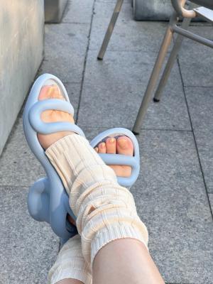 猫跟凉鞋