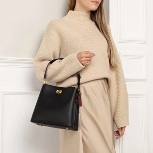 抛光鹅卵石纹皮革柳条水桶包 21 黑色