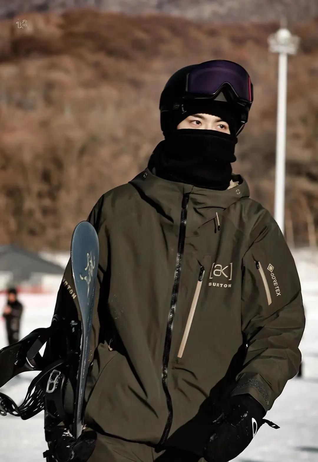 Burton [ak] Hover GTX雪服