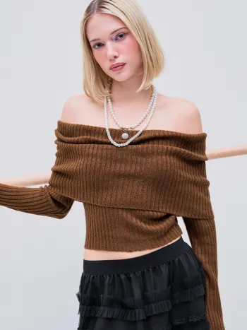 罗纹喇叭袖圆领针织上衣