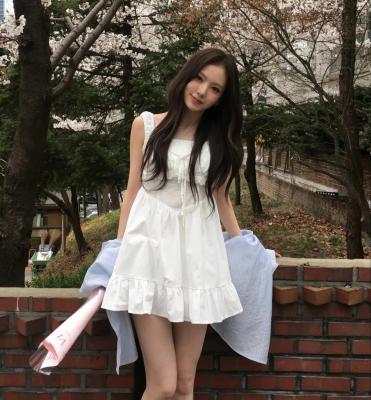 褶边蝴蝶结连衣裙
