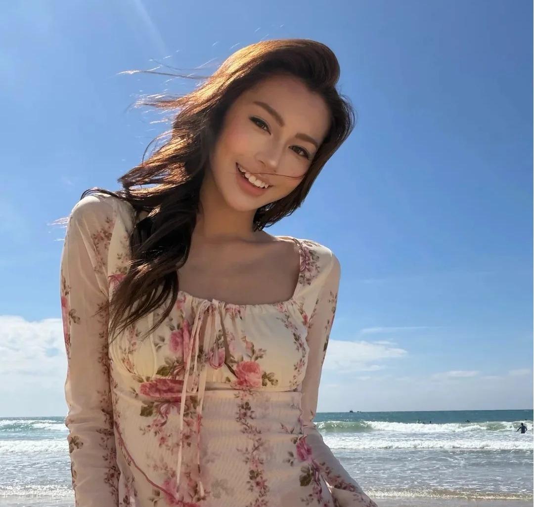 方领花卉长袖上衣