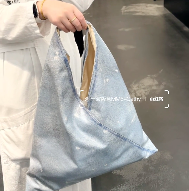 女士蓝色手提包