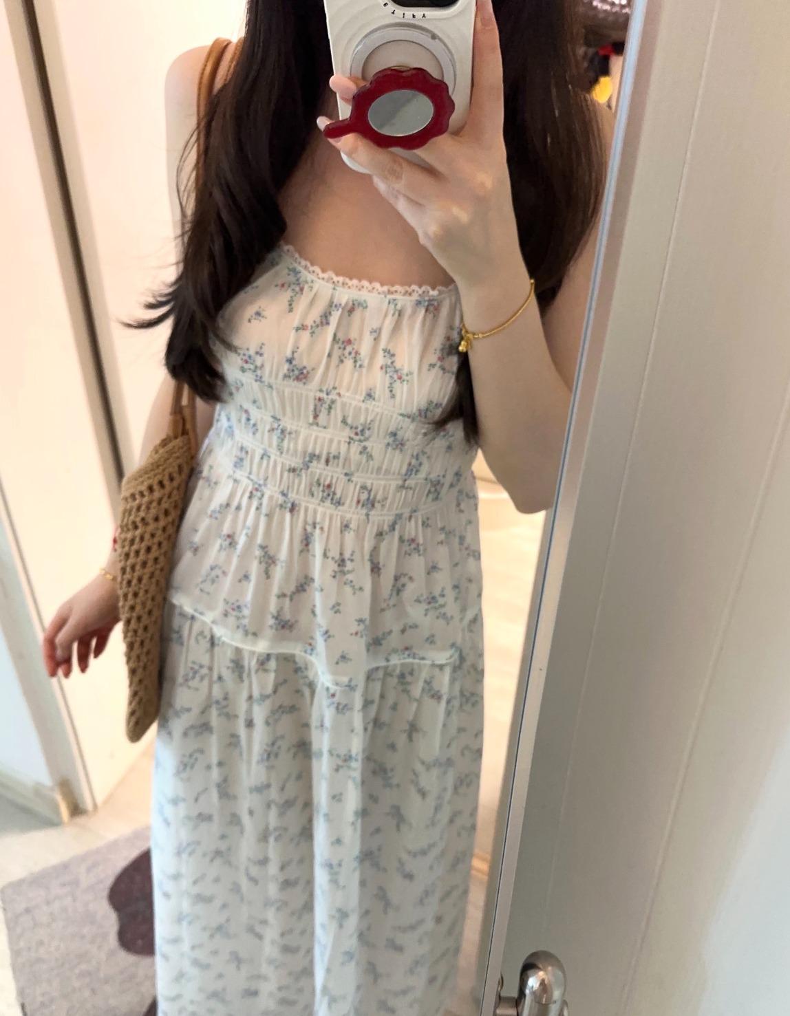 碎花系带连衣裙 
