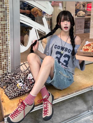 运动鞋