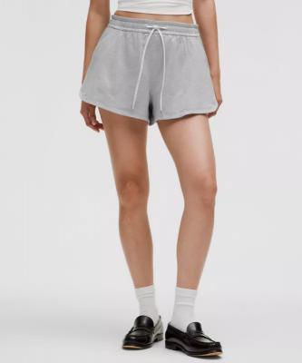 中腰弧形下摆短裤 3英寸