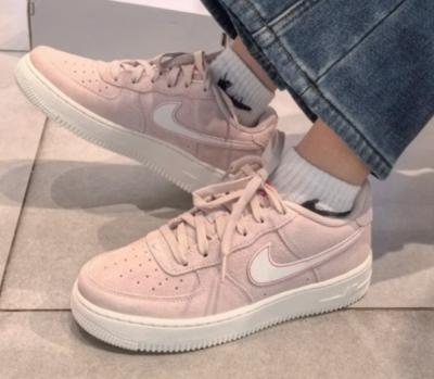 Nike Air Force 1 LV8 粉白