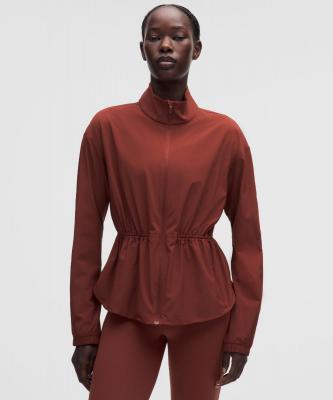 Lululemon 抽绳腰防晒夹克