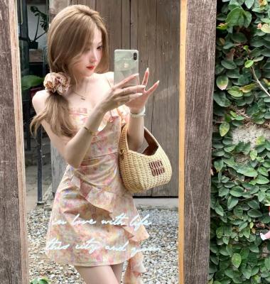 花卉缎面连衣裙