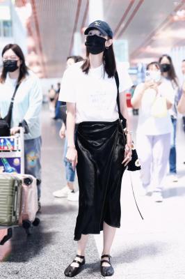缎面中长裙