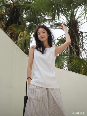 亚麻扭结细节上衣