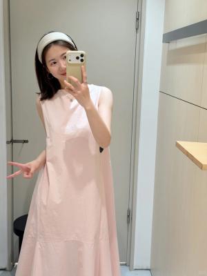 露背连衣裙