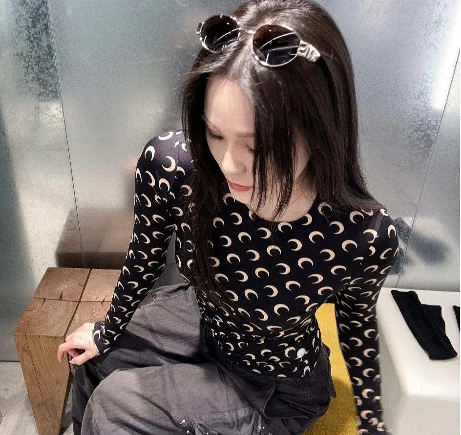月亮印花长袖上衣