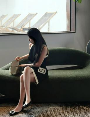 Viv' Choc 搭扣缎面尖头平底鞋