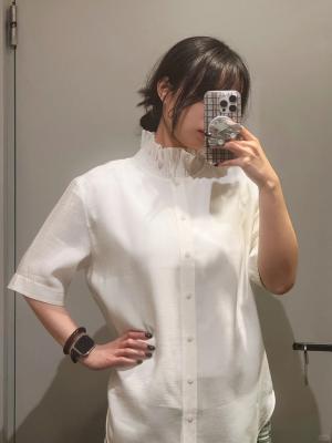 褶皱领衬衫