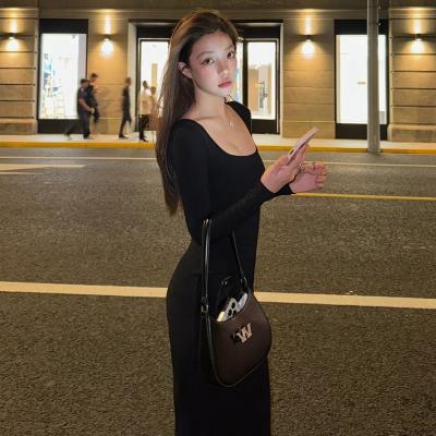修身小黑裙