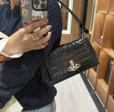 鳄鱼纹 Hazel 中号单肩包